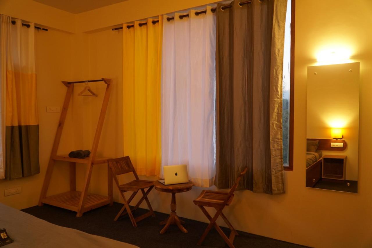 Firefly Hostel Manali  Ngoại thất bức ảnh