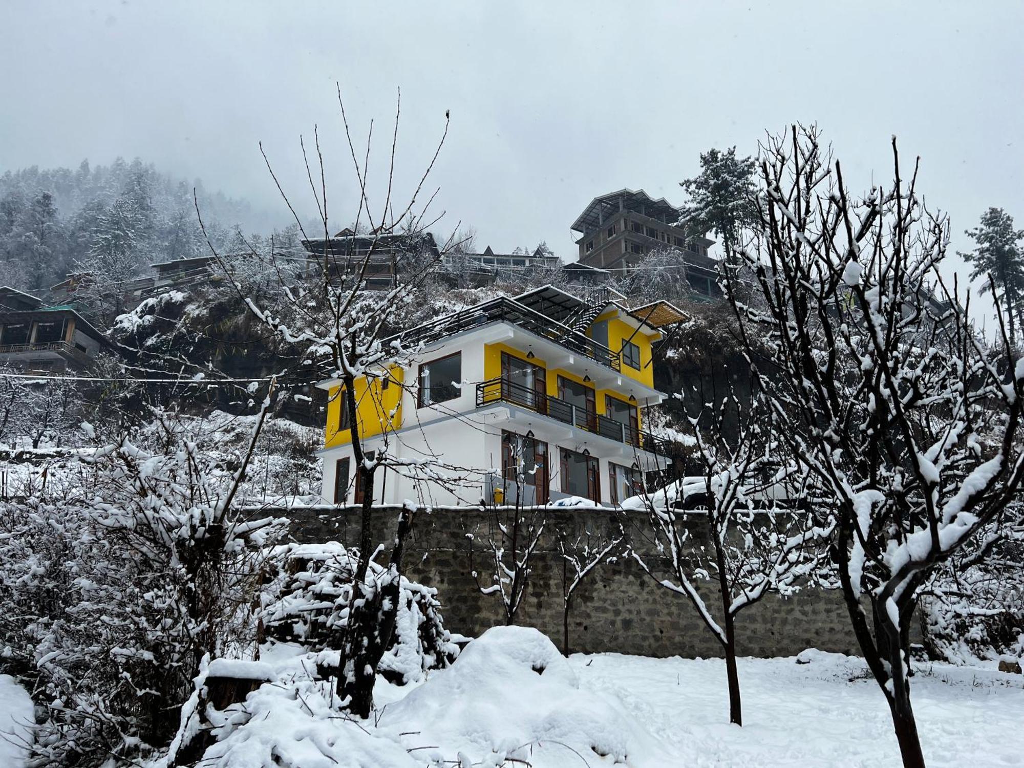 Firefly Hostel Manali  Ngoại thất bức ảnh